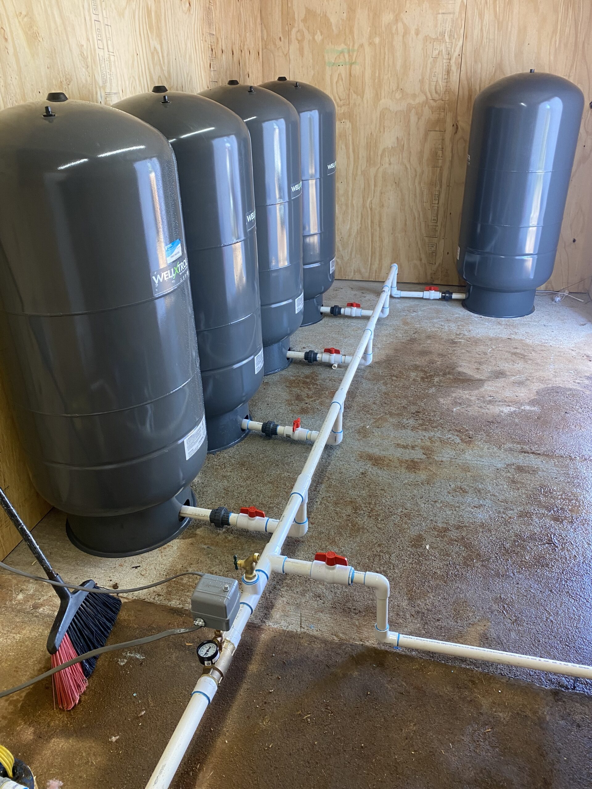 Five pieces gray color water pump machines